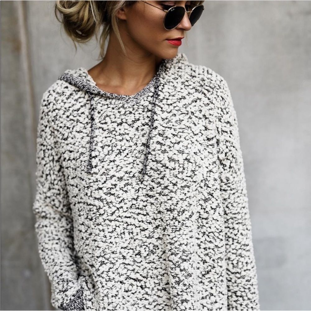MIRACLE | Black and White Popcorn Textured Pullover Hoodie Women’s Size M/L